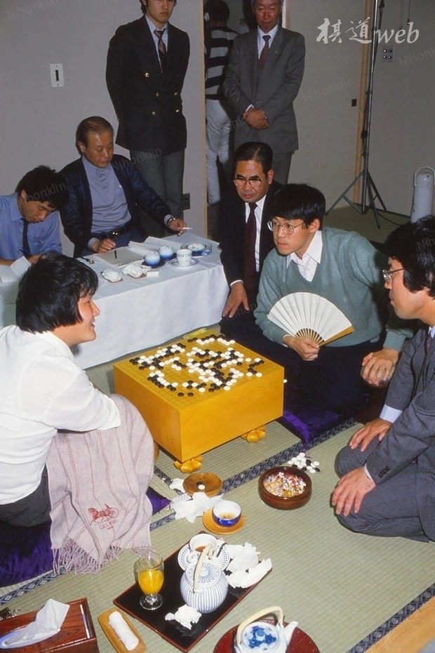 九游娱乐官方入口-小林光一厚积薄发,登上名人位——日本围棋百大奠基人077|赵治勋|坂田荣男|加藤正夫|黑棋|头衔_新浪体育_新浪新闻